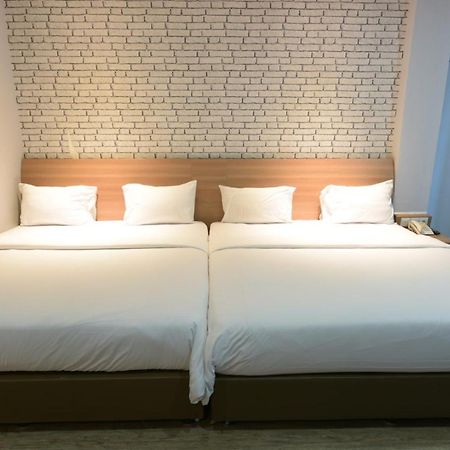 Kama Hotel Медан Экстерьер фото