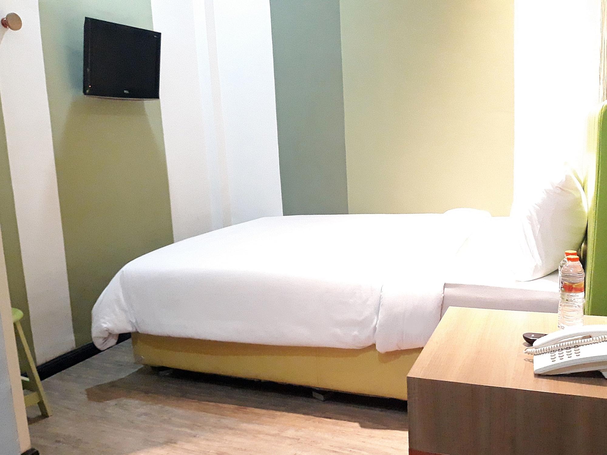 Kama Hotel Медан Экстерьер фото