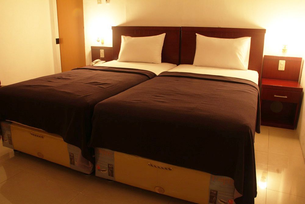Kama Hotel Медан Экстерьер фото