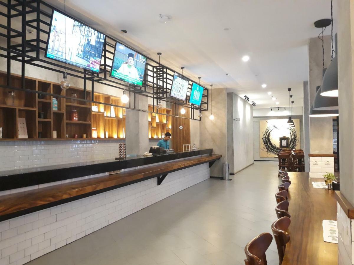 Kama Hotel Медан Экстерьер фото