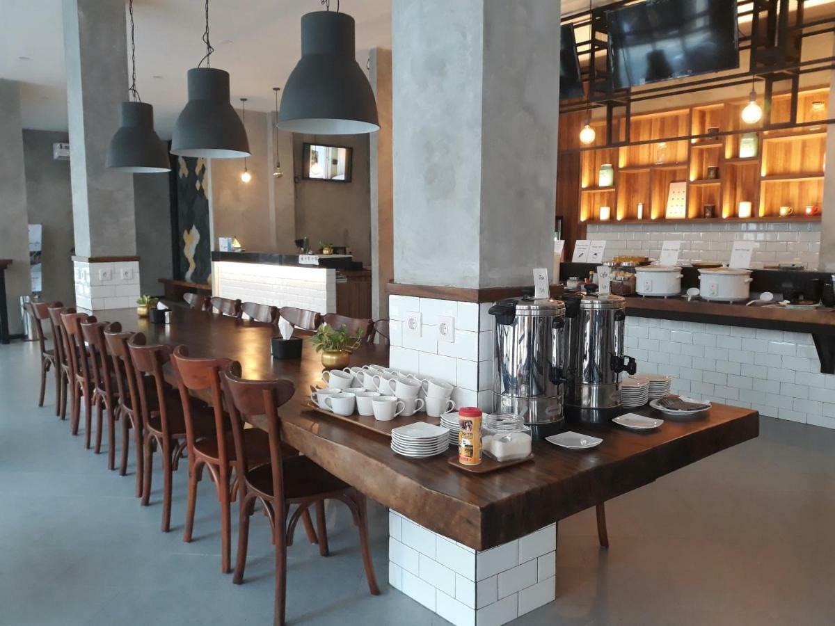 Kama Hotel Медан Экстерьер фото