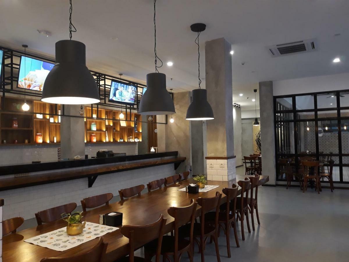 Kama Hotel Медан Экстерьер фото