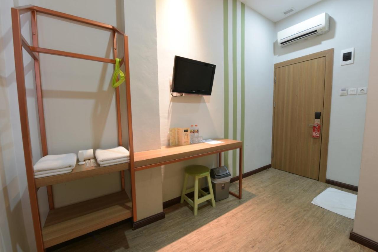 Kama Hotel Медан Экстерьер фото